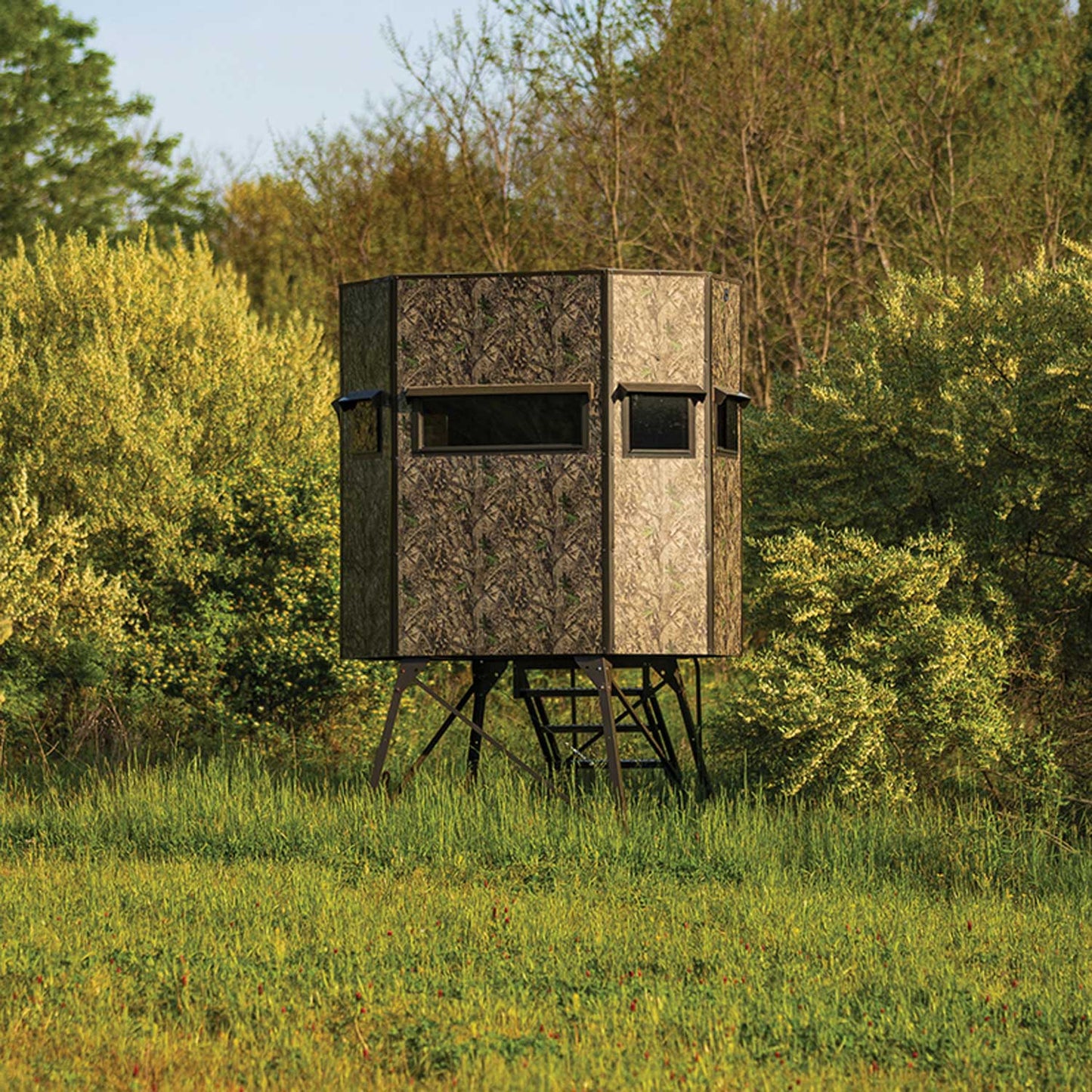 G74R: Texas Hunter Wrangler Rifle Octagon Shaped Camo Aluminum 5' x 7' Deer Blind with 4' Tower and Full Door, Stairs and Handrails