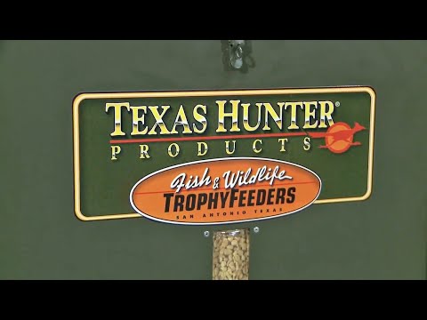 TF300HB: Texas Hunter 300 lb. Trophy Deer Corn Feeder with Hanging Bracket