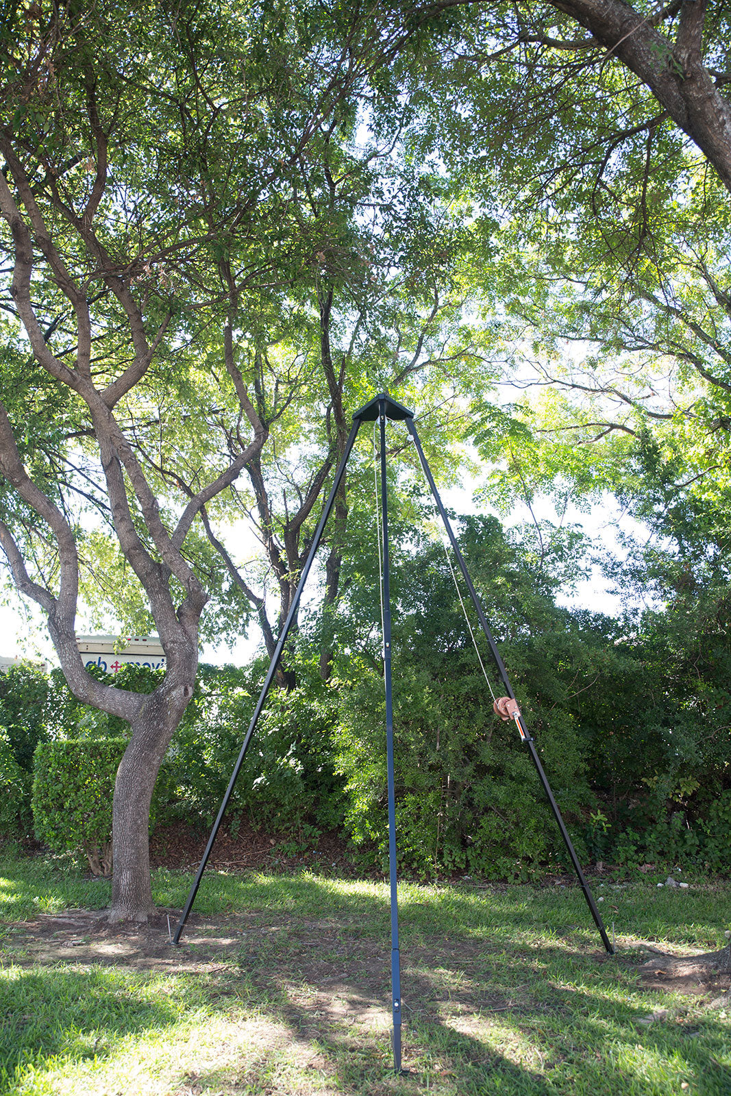 Sweeney Feeders - Wildlife & Deer Scatter Feeder - 300lb Capacity - Complete Tripod Setup