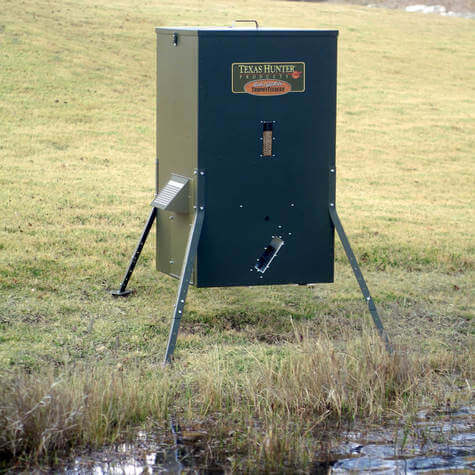 DF425AL: Texas Hunter 250 lb. Lake & Pond  Directional Fish Feeder with Adjustable Legs